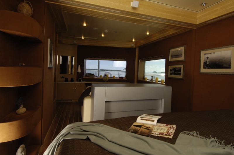 Nomade Yachting by Bora Bora Cruises bedroom on the water