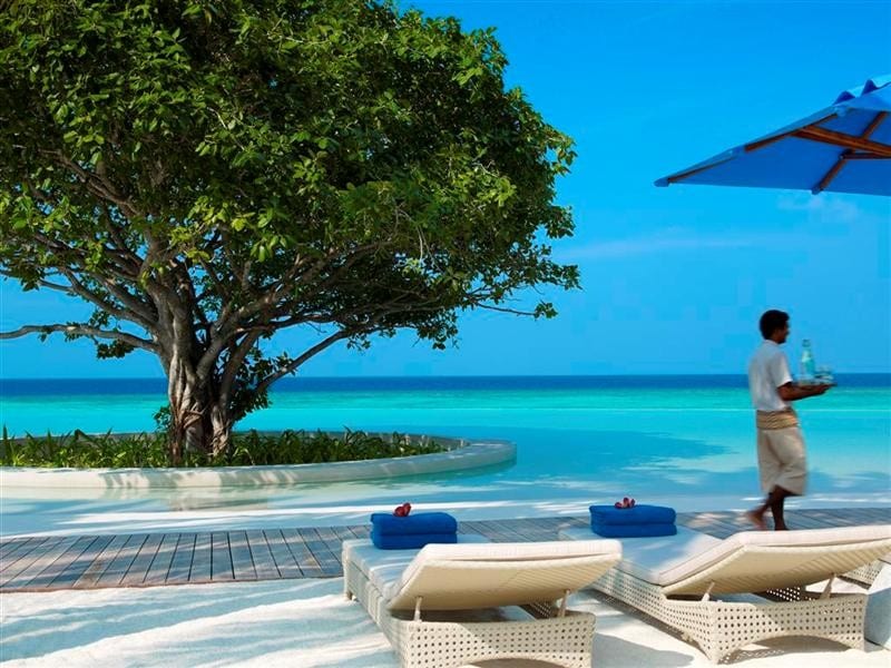 dusit thani maldives private sunbed